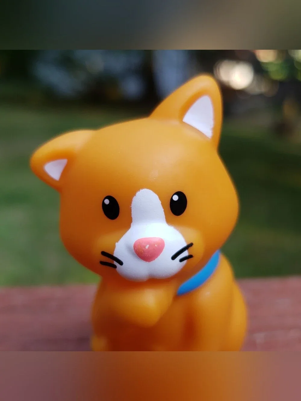 2015 Mattel Fisher-Price Little People Orange Cat With Paw Up